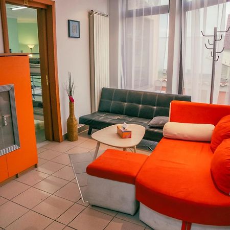 Central Hostel Partener Nagyvárad Kültér fotó