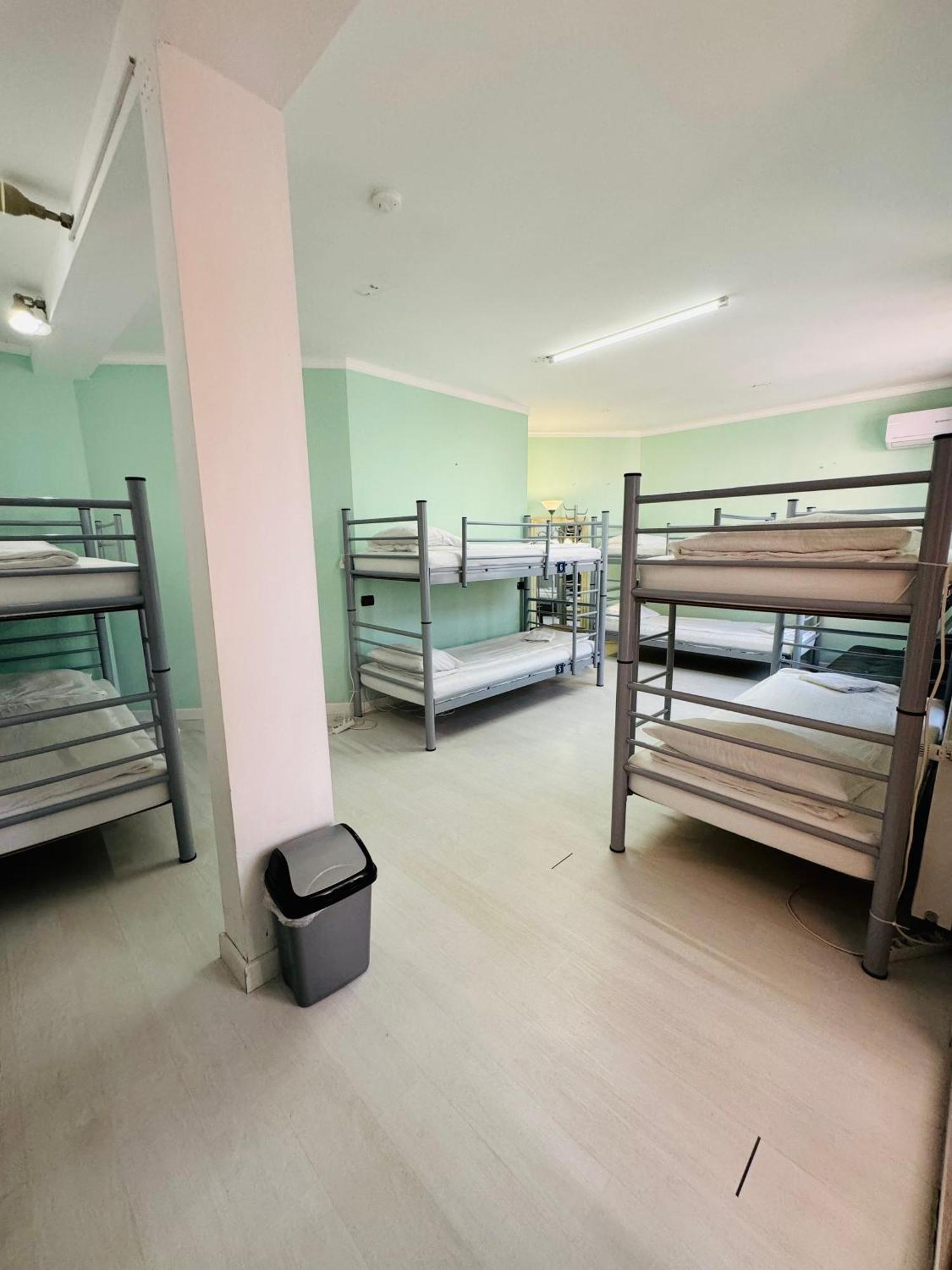 Central Hostel Partener Nagyvárad Kültér fotó