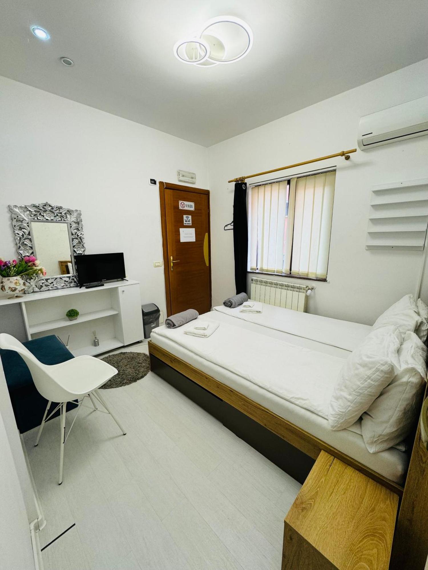 Central Hostel Partener Nagyvárad Kültér fotó